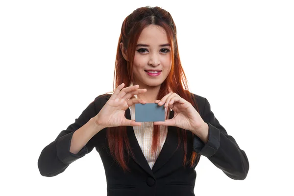 Joven mujer de negocios asiática sonrisa con tarjeta en blanco . —  Fotos de Stock