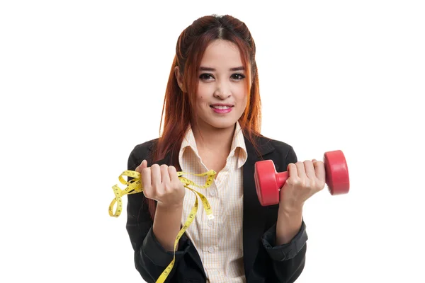 Saludable mujer de negocios asiática con mancuernas y cinta métrica . —  Fotos de Stock