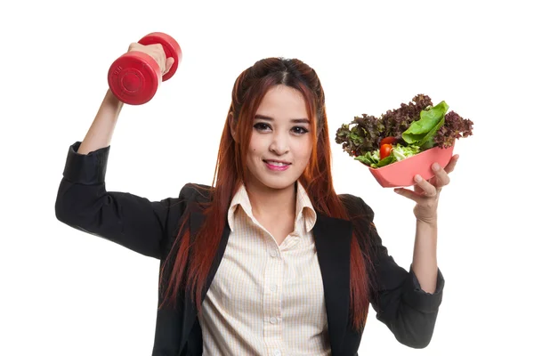 Gesunde asiatische Geschäftsfrau mit Hanteln und Salat. — Stockfoto