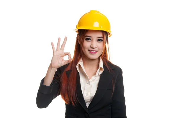 Asiático ingeniero mujer espectáculo OK signo . — Foto de Stock