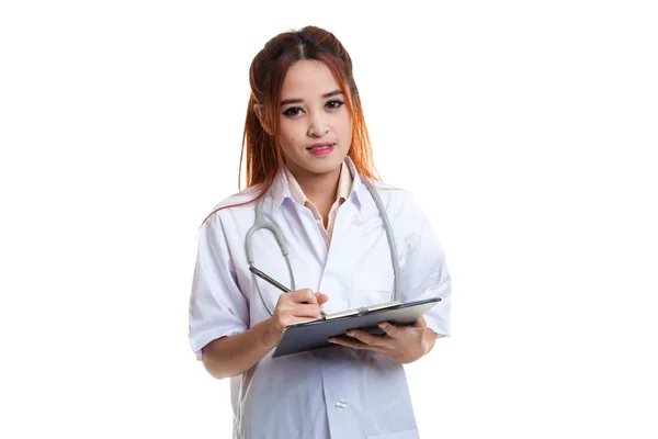 Asian young female doctor write on a clipboard. — Stock Photo, Image