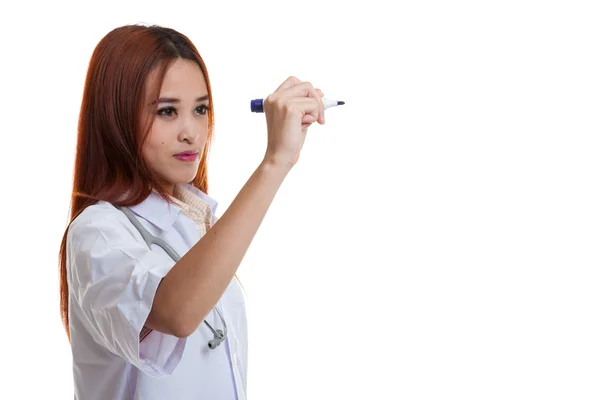 Jovem asiática médica escrever com um marcador vermelho . — Fotografia de Stock