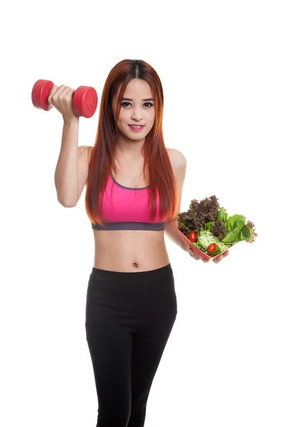 Güzel Asyalı sağlıklı kız dumbbell ve salata ile. — Stok fotoğraf