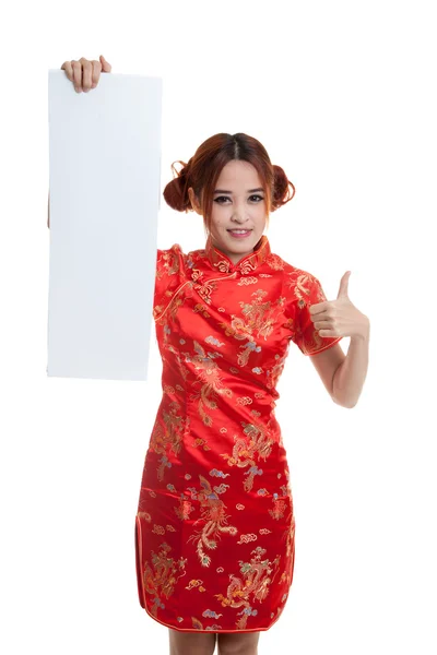 Asijská dívka v čínských cheongsam oblékají palce s červeným prázdné — Stock fotografie