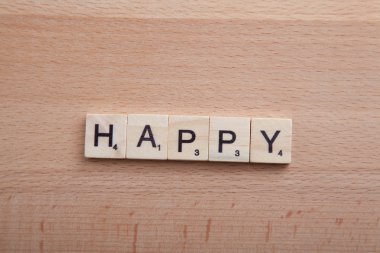 Mutlu sözcüğün yazımını Scrabble harf.