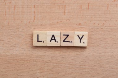 Tembel sözcüğün yazımını Scrabble harf.