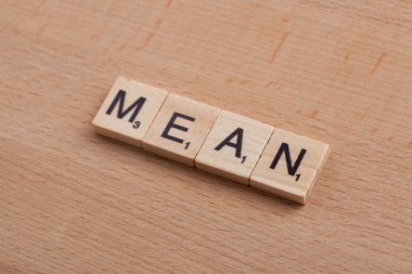 Scrabble harf sözcüğün yazımını demek.