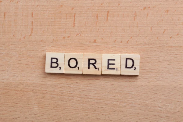 Scrabble letras soletrando a palavra entediado . — Fotografia de Stock