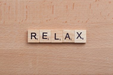 Scrabble harf sözcüğün yazımını sakin ol.