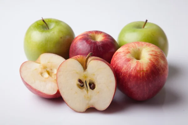 Skupina z červené a zelené jablko — Stock fotografie