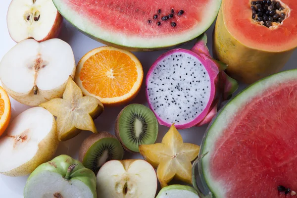 Mezclar la fruta por la mitad —  Fotos de Stock