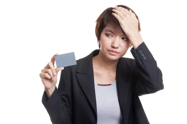 Jonge Aziatische zakelijke vrouw hoofdpijn met een lege kaart. — Stockfoto