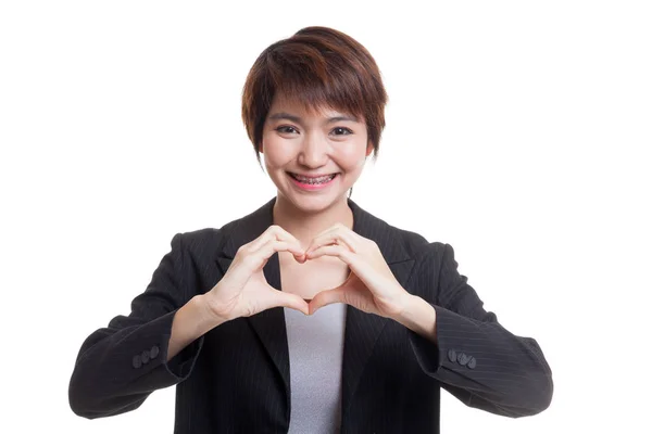 Jeune femme d'affaires asiatique montrer signe de la main coeur . — Photo