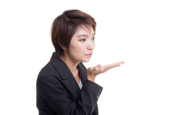 Beautiful young Asian woman blow a kiss. — Stock Photo, Image