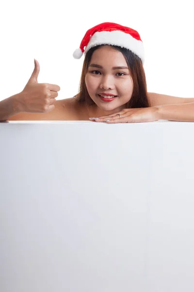 Asiático Natal Papai Noel menina polegares para cima com sinal em branco . — Fotografia de Stock