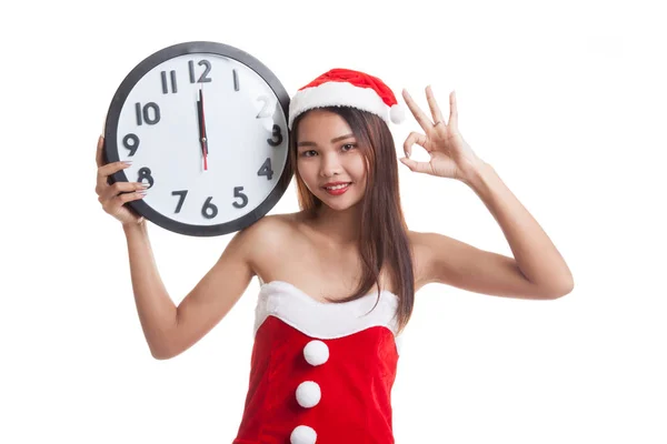 Asiático Navidad santa claus chica espectáculo ok con reloj a la medianoche —  Fotos de Stock