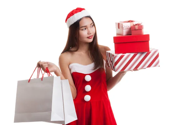 Asiática Navidad Santa Claus chica con bolsas de compras y regalo . — Foto de Stock