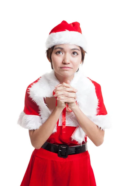 Азиатская девочка Санта Клаус молится . — стоковое фото