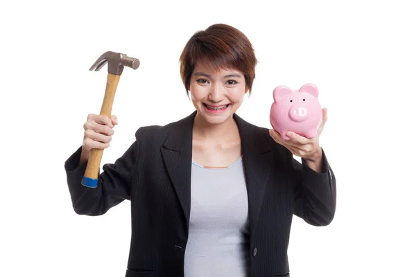 Asian business woman with pig coin bank and hammer. — Stock Photo, Image