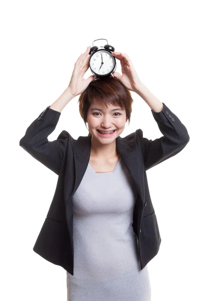 時計で若いアジア ビジネス女性笑顔. — ストック写真