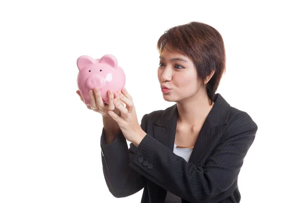 Young Asian business woman kiss  a pink coin bank. — Stock Photo, Image