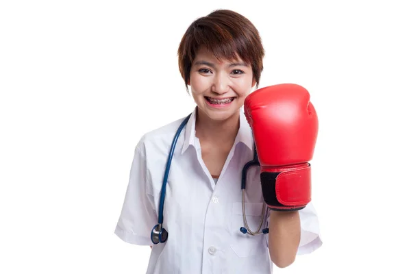 Giovane asiatica medico femminile con guanto da boxe . — Foto Stock