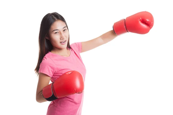 Junge Asiatin mit roten Boxhandschuhen. — Stockfoto