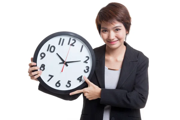 時計を手にした若いアジア系ビジネス女性は. — ストック写真