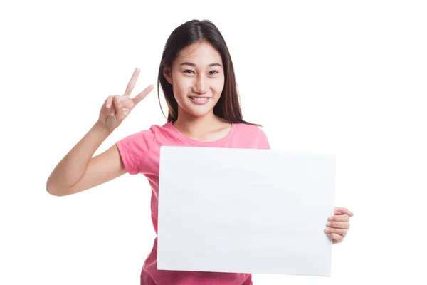 Mujer asiática joven muestra signo de victoria con signo en blanco . —  Fotos de Stock