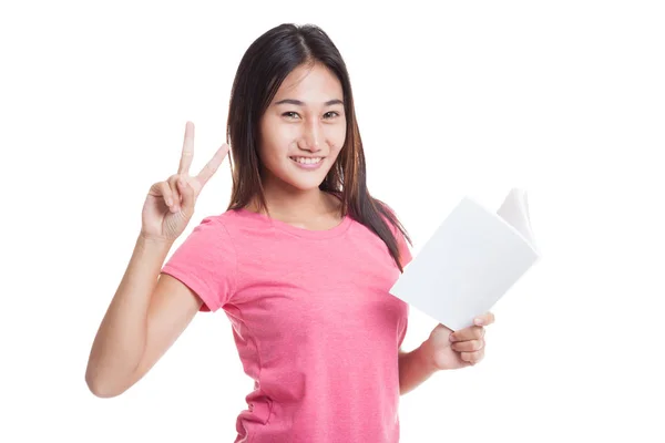 Młoda kobieta azjatyckich Pokaż victor znak z książką. — Zdjęcie stockowe