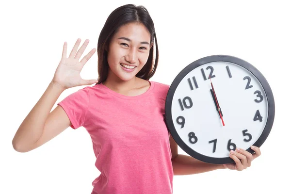 Šťastné mladé Asijské žena s hodinami. — Stock fotografie