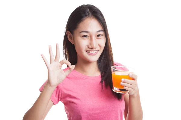 Νεαρή γυναίκα ασιατικό ποτό χυμό πορτοκάλι παρουσιάζουν εντάξει σύμπτωμα. — Φωτογραφία Αρχείου