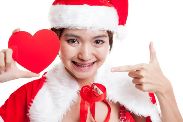 亚洲圣诞圣诞老人女孩指向红色的心. — 图库照片