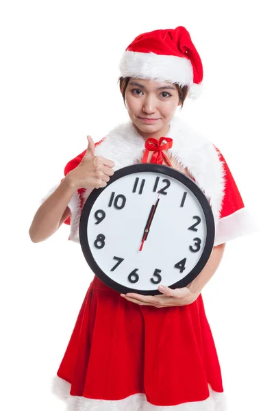 Asiático Natal Papai Noel menina polegares para cima e relógio no midnigh — Fotografia de Stock