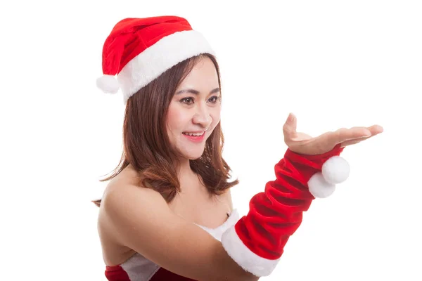 Asiatiska jul jultomten tjej närvarande utrymme på hennes hand. — Stockfoto
