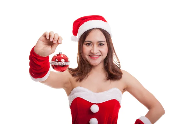 Asiático Natal Papai Noel menina Claus roupas com bola de bugiganga — Fotografia de Stock