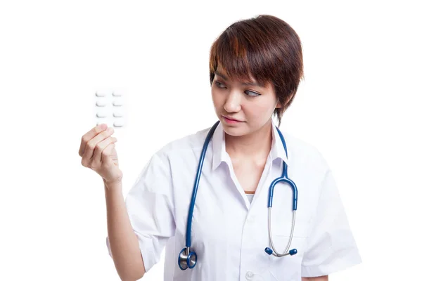 Young Asian female doctor look at Blister pack of tablets. — Stock Photo, Image