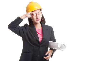 Asya mühendisi kadın planları ile çalıştı.