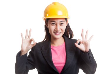 Her iki el ile Asya mühendisi kadın gösteri Tamam.