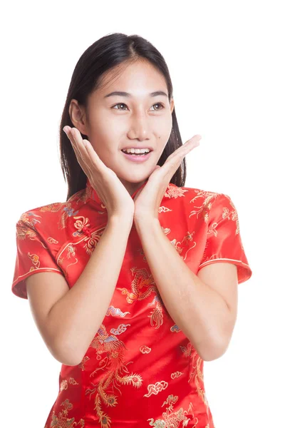 Asiatisk flicka i cheongsam kinesisk klänning. — Stockfoto