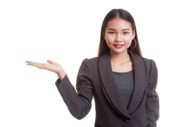 Güzel genç Asyalı kadın Haritayı palm el.