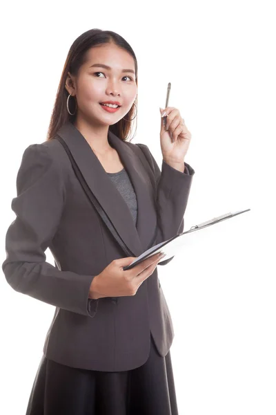 Junge asiatische Geschäftsfrau mit Stift und Klemmbrett. — Stockfoto