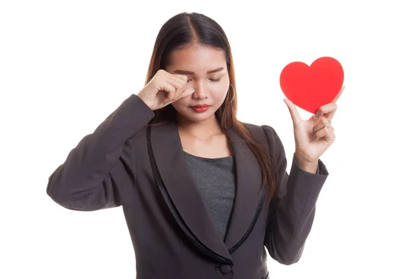 Aziatische zakenvrouw triest en huilen met rood hart. — Stockfoto