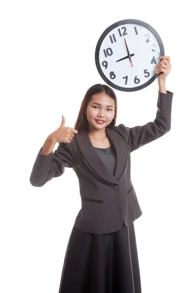 Jovem mulher de negócios asiática polegares para cima com um relógio . — Fotografia de Stock