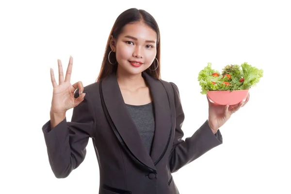 Здоровые азиатские бизнес-женщины шоу ОК с салатом . — стоковое фото