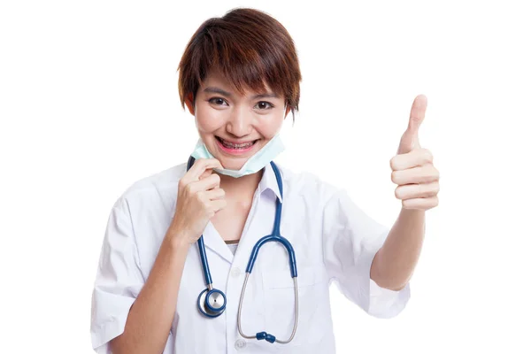 Young Asian female doctor pull mask and show thumbs up. — Stock Photo, Image
