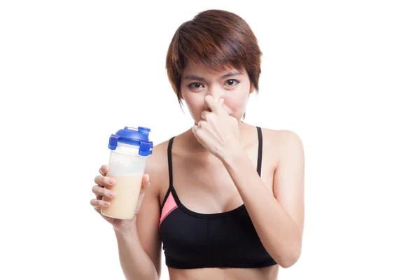 Hermosa chica sana asiática odio suero de leche proteína olor . — Foto de Stock