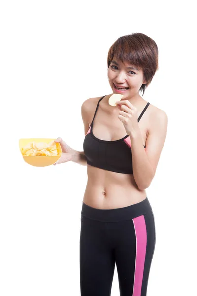 Beautiful Asian healthy girl  eat potato chips. — Stock Photo, Image