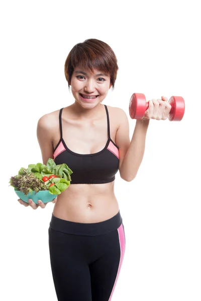 Menina saudável asiática bonita com haltere e salada . — Fotografia de Stock
