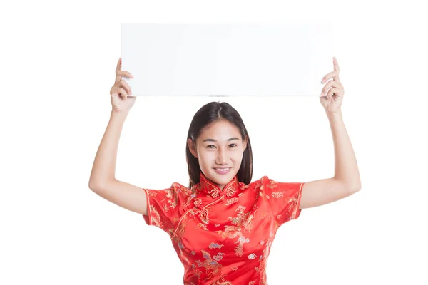 Asian girl in chinese cheongsam dress with  red blank sign. Royalty Free Stock Photos